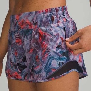 🆕 Lululemon Hotty Hot High-Rise Lined Short 2.5", Size 8, NWOT